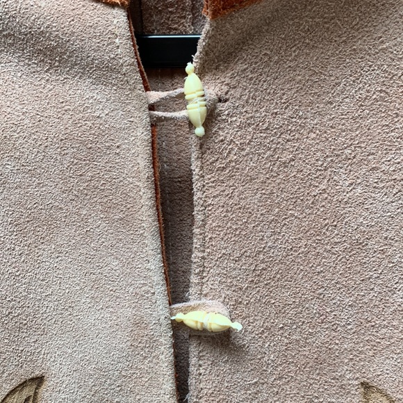 Vintage Suede Poncho. - Picture 3 of 10